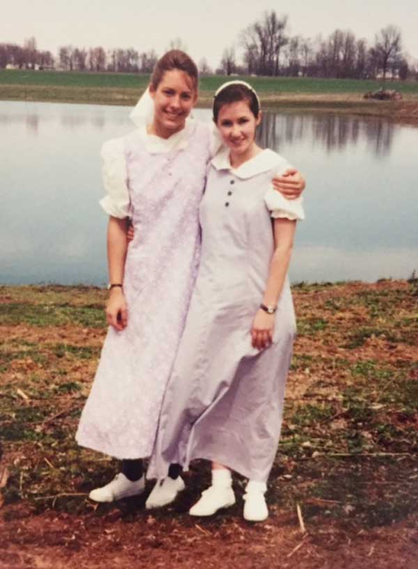 amish women dress